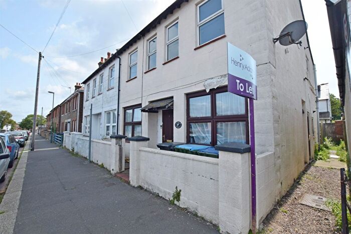2 Bedroom Flat To Rent In Winget Terrace, Spencer Street, Bognor Regis, West Sussex, PO21
