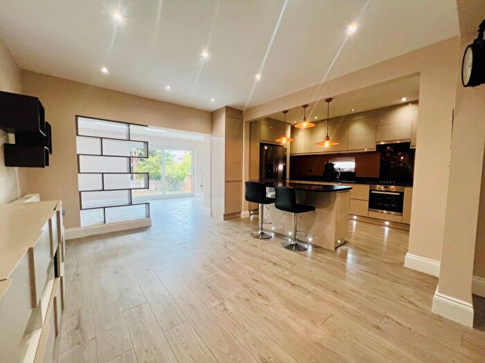 3 Bedroom House To Rent In Bridle Road, CR0