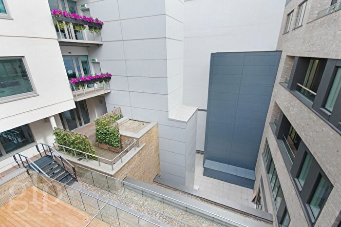 1 Bedroom Flat To Rent In Fouberts Place, London, Greater London, Soho, W1F