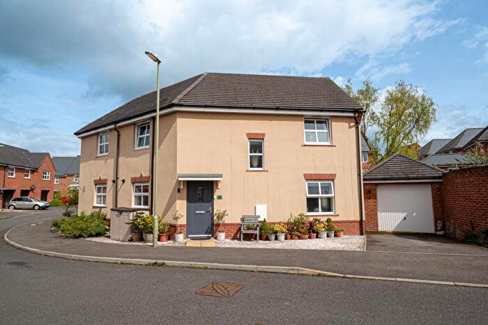 3 Bedroom Semi Detached House For Sale In Fleece Close, Andover., SP11