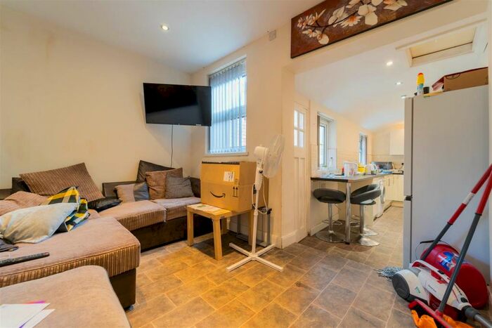 4 Bedroom House To Rent In Dawlish Road, Birmingham, B29