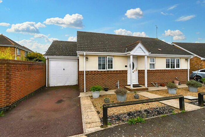 2 Bedroom Detached Bungalow For Sale In Essex Close, Canvey Island, SS8