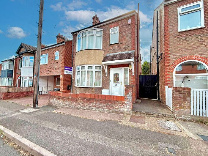 4 Bedroom Detached House For Sale In Periwinkle Lane, Dunstable, LU6