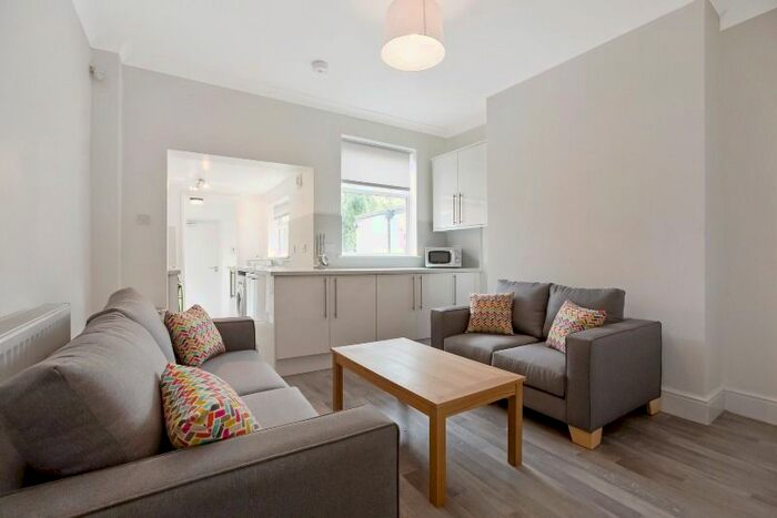 5 Bedroom Terraced House To Rent In Thyra Grove, Beeston, Nottingham, NG9