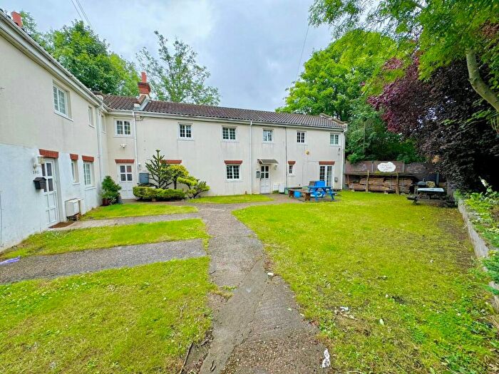 2 Bedroom End Of Terrace House To Rent In Downham Way, Bromley, BR1