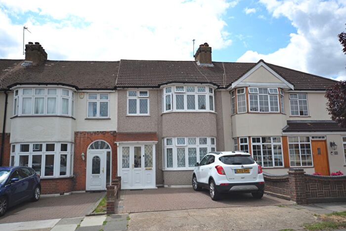 3 Bedroom Terraced House For Sale In Heather Avenue, Romford, RM1