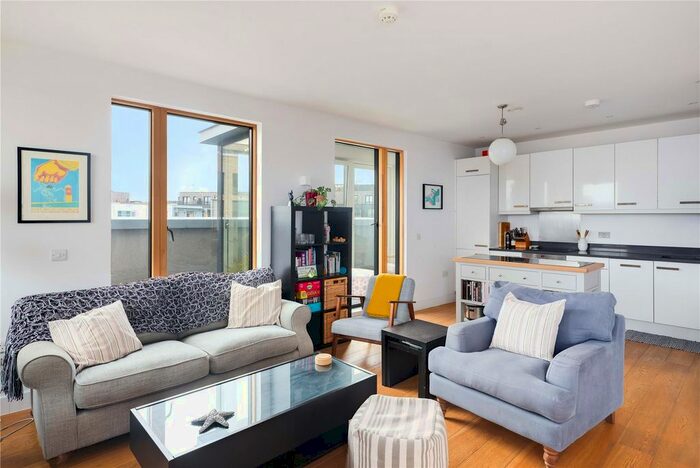 2 Bedroom Flat To Rent In Cotherstone Court, Mint Street, London, E2