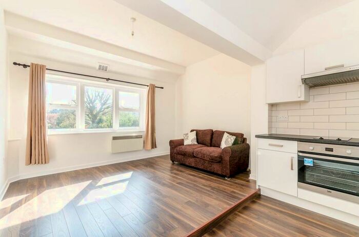 Studio To Rent In Rodway Road, Bromley North, Bromley, BR1