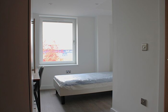5 Bedroom Flat To Rent In Lower Bristol Road, Bath, BA2