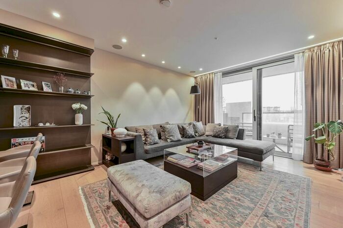 3 Bedroom Flat To Rent In Buckingham Palace Road, Victoria, London, SW1W