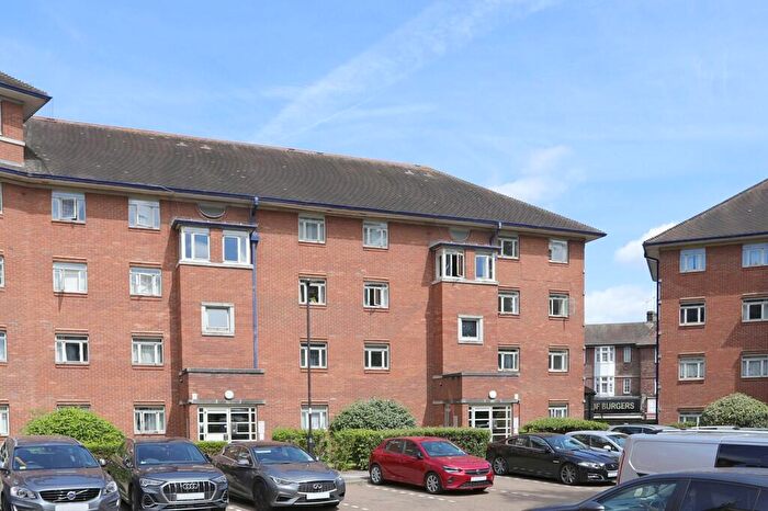 1 Bedroom Apartment To Rent In Bourneside Crescent, Southgate, N14
