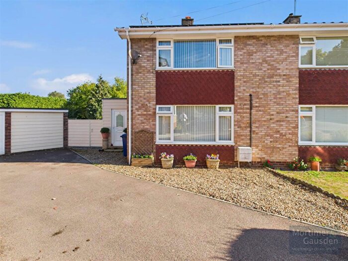 3 Bedroom Semi-Detached House For Sale In Runnymede Green, Bury St. Edmunds, IP33
