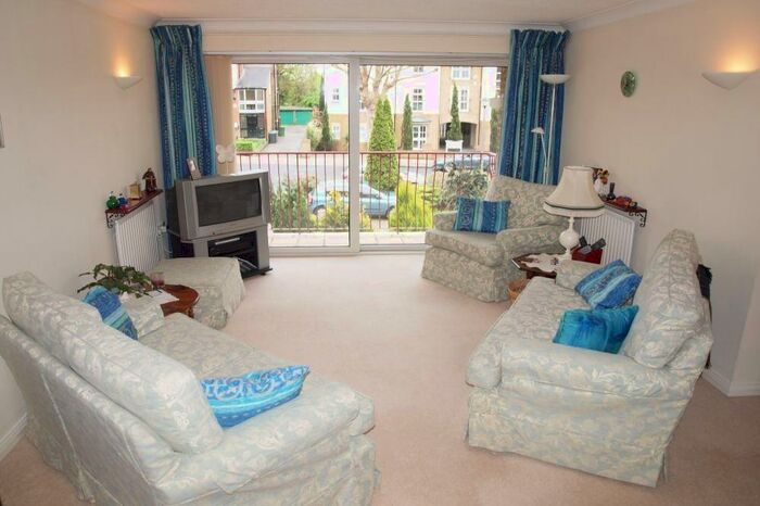 2 Bedroom Flat To Rent In Overbury Avenue, Beckenham, BR3