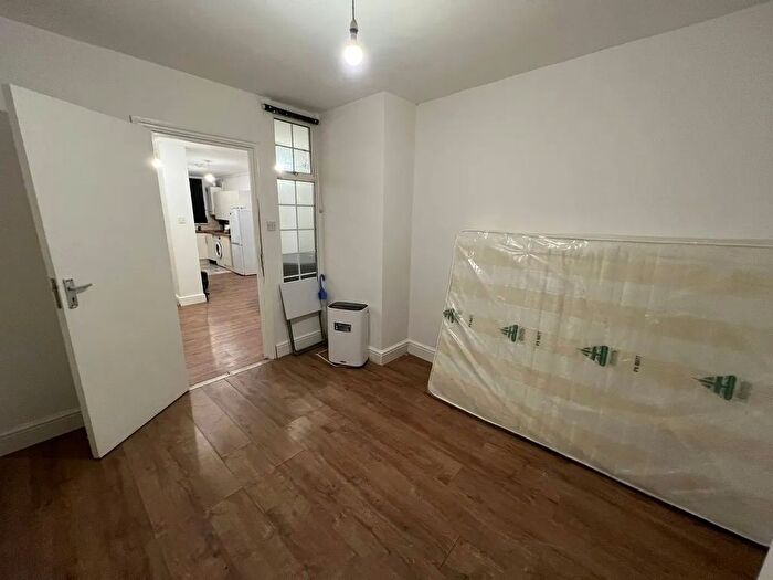 3 Bedroom Flat To Rent In St. Mary Road, London, E17