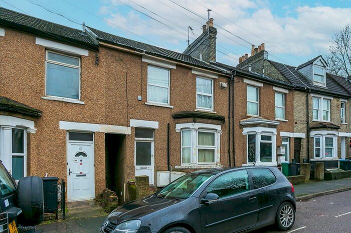 1 Bedroom Maisonette To Rent In Gladstone Road, Watford, Hertfordshire, WD17