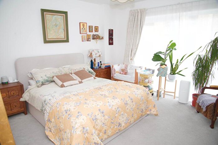 2 Bedroom Apartment For Sale In Finlay Court, Woolwich, SE18