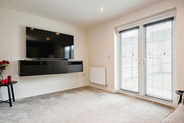 2 Bedroom Semi-Detached House For Sale In Waudby Way, Hull, HU9