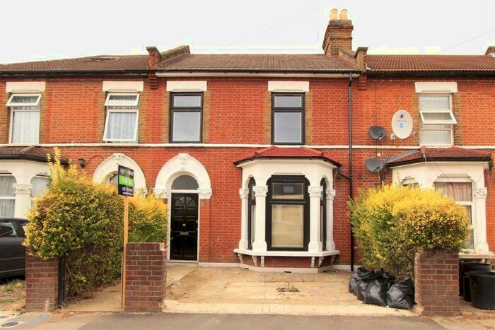 6 Bedroom House To Rent In Rutland Road, Illford, IG1