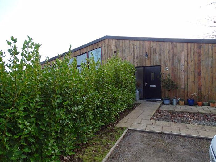 3 Bedroom Barn Conversion To Rent In Polmear Hill, Par, PL24