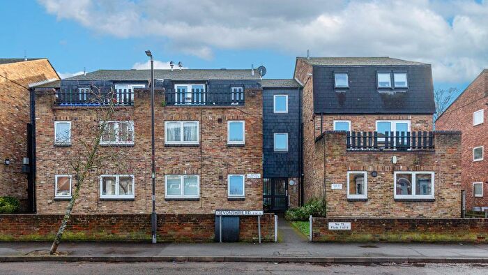 2 Bedroom Flat For Sale In Devonshire Road, Colliers Wood, London, SW19