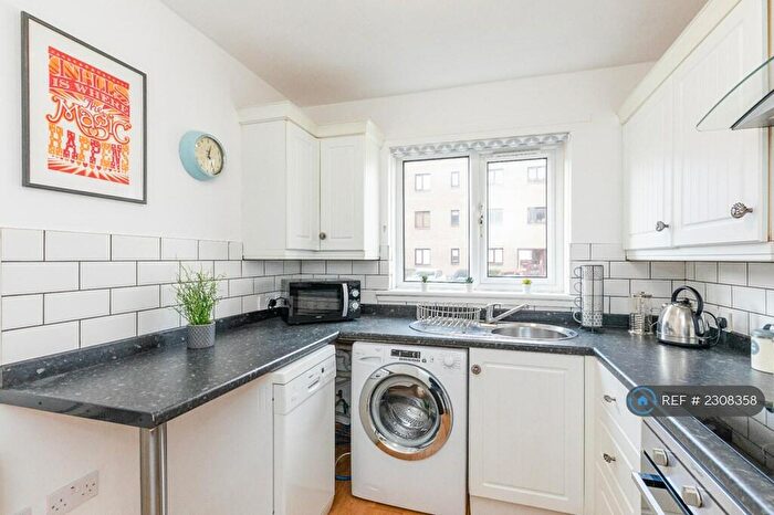 2 Bedroom Flat To Rent In Allanfield, Edinburgh, EH7