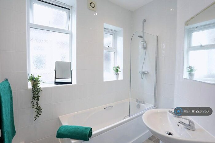 7 Bedroom Terraced House To Rent In Kingswood Road, Manchester, M14