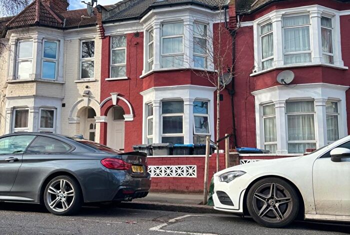 6 Bedroom Terraced House For Sale In London, NW10