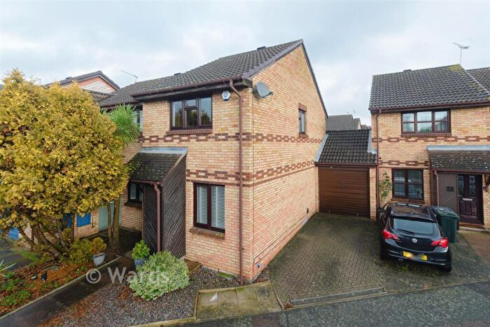 2 Bedroom Semi Detached House For Sale In Humber Road, Dartford, Kent, DA1