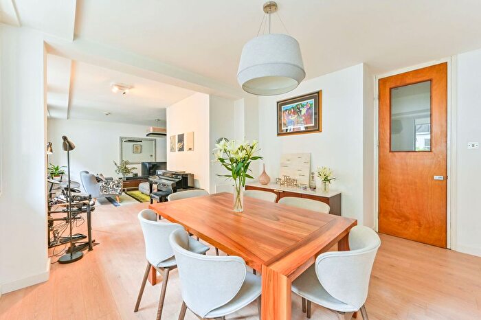 3 Bedroom Flat For Sale In Milford House, Marylebone, London, W1G