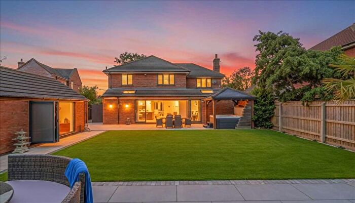 5 Bedroom Detached House For Sale In Barnoldby Road, Waltham, Grimsby, DN37