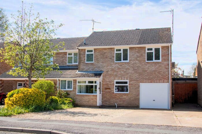 4 Bedroom Semi-Detached House For Sale In Windsor Close, Kings Sutton, OX17