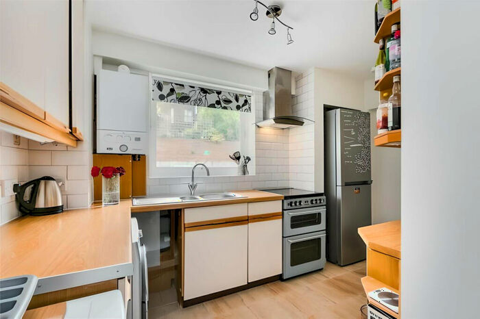 3 Bedroom Apartment To Rent In Ilminster Gardens, London, SW11