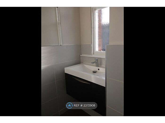 3 Bedroom Flat To Rent In Spottiswoode Road, Edinburgh, EH9