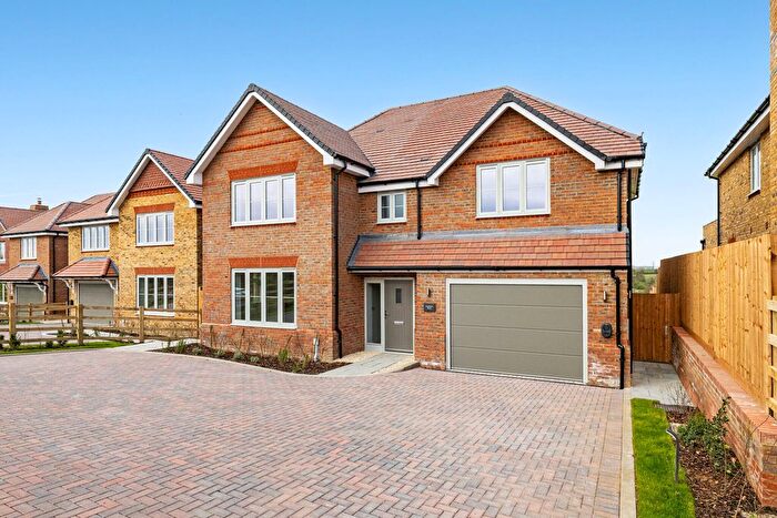 4 Bedroom Detached House For Sale In Westfield Road, Aylesbury, HP18