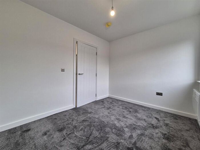 2 Bedroom Apartment To Rent In Stamford Street, Ashton-Under-Lyne, OL6