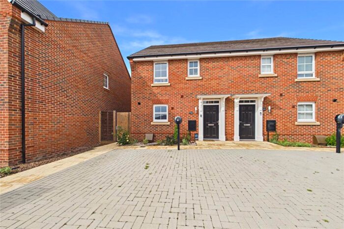3 Bedroom Semi-Detached House For Sale In Farmers Road, Finchwood Park, Wokingham, Berkshire, RG40