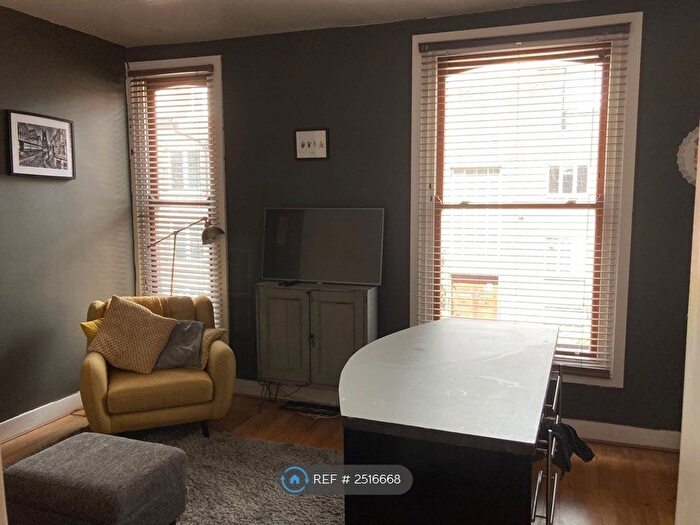 1 Bedroom Flat To Rent In Shaw Road, Stockport, SK4