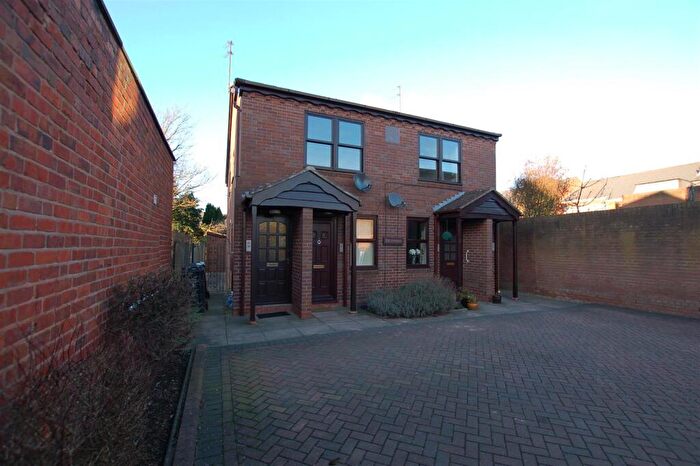 1 Bedroom Flat For Sale In Flat, The Lyndons, Park Street, Kingswinford, DY6