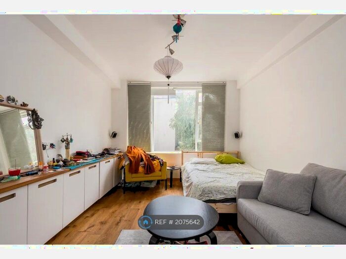 Studio To Rent In Florin Court, London, EC1M