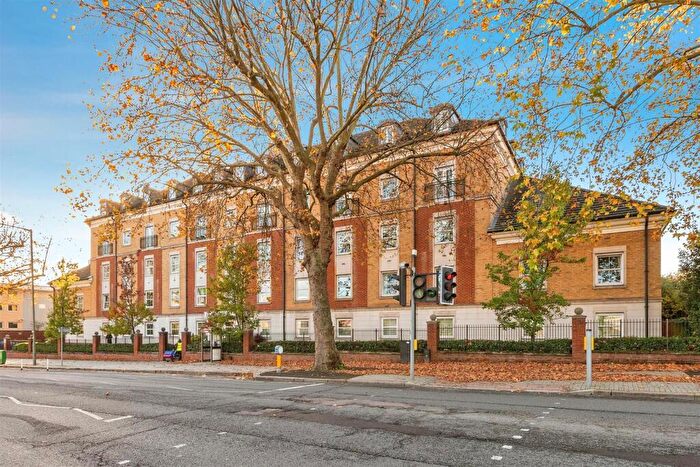 2 Bedroom Flat To Rent In Solomons Court, High Road, London, N12