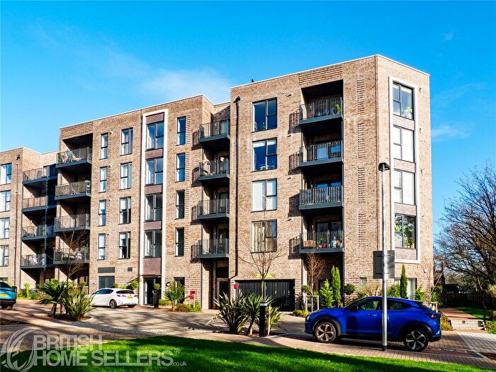 2 Bedroom Flat For Sale In Academy Way, Loughton, Essex, IG10