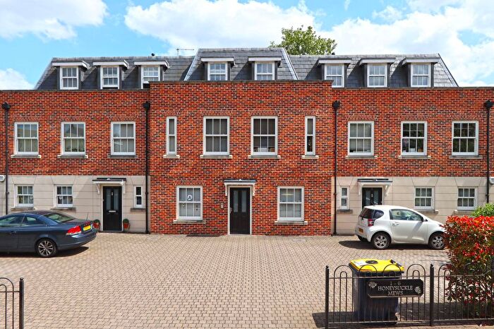 2 Bedroom Flat For Sale In Hemnall Street, Epping, CM16
