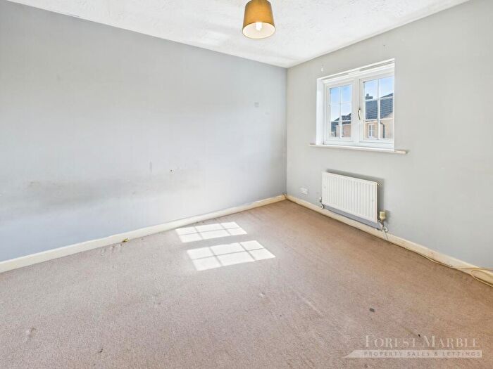3 Bedroom End Of Terrace House For Sale In Newington Close, Frome, BA11