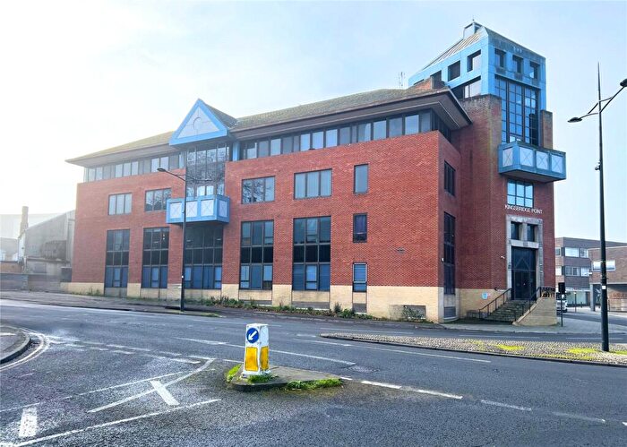 2 Bedroom Apartment To Rent In Kingsbridge Point, Clarence Street, Swindon, Wiltshire, SN1