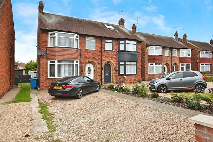 3 Bedroom Semi-Detached House For Sale In Wascana Close, Hull, HU4