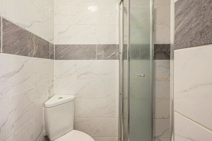 Studio To Rent In High Road, North Finchley, London, N12