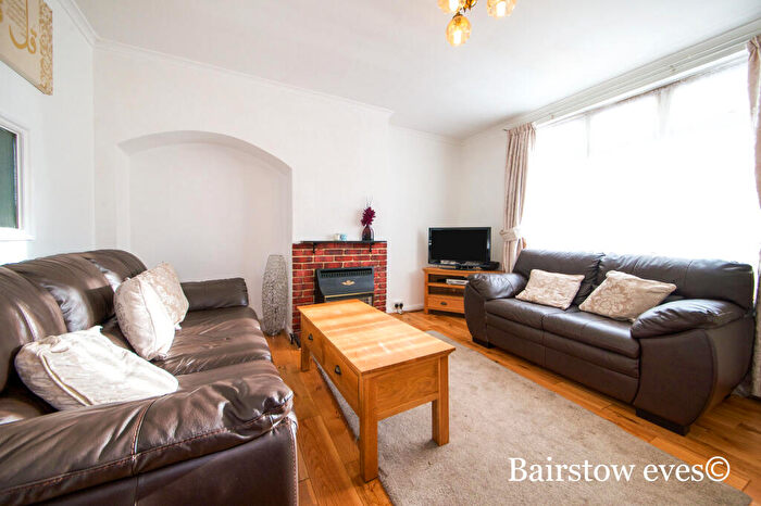 2 Bedroom House To Rent In Fitzstephen Road Dagenham, RM8