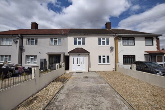 3 Bedroom Terraced House To Rent In Daventry Road, Romford, RM3