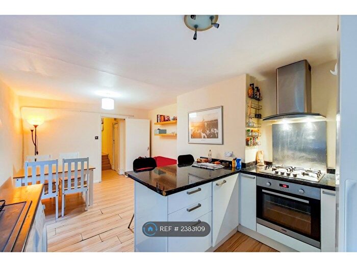 2 Bedroom Flat To Rent In Strathlaven Road, London, SW2