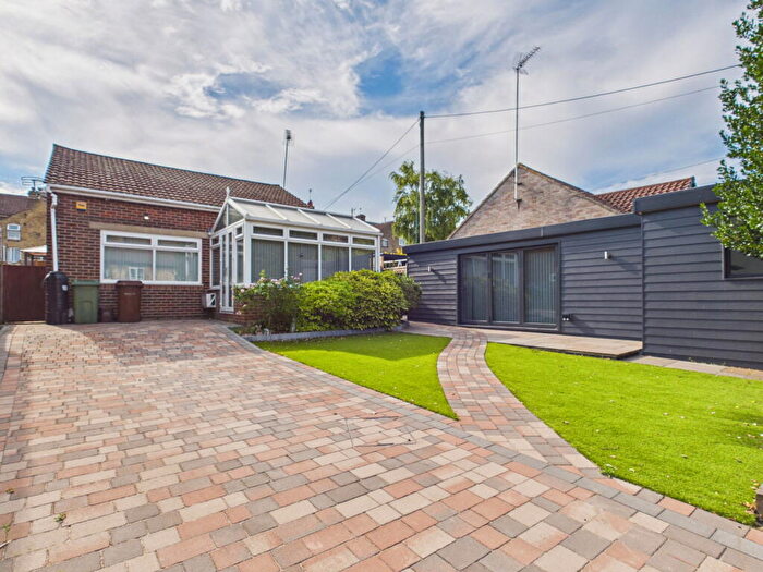 2 Bedroom Detached Bungalow For Sale In Essex Road, Halling, Rochester, ME2